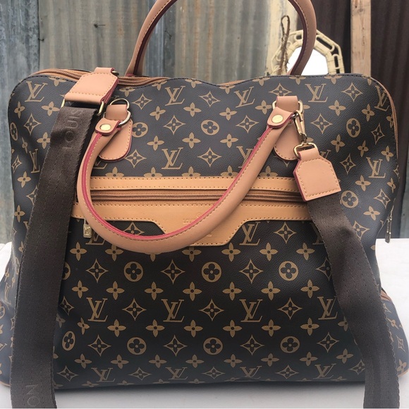 Louis Vuitton Traveling Bag - Picture 9 of 14